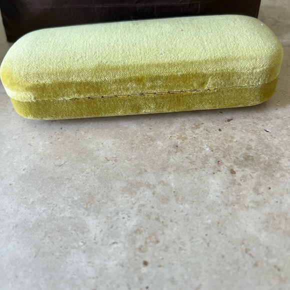NWOT Yellow Gucci Glasses Case - Picture 3 of 3